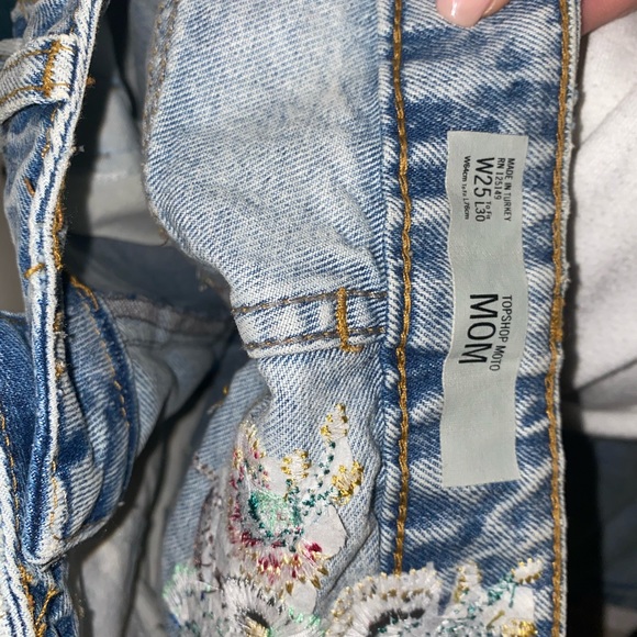 Embroidered jeans - Picture 5 of 5